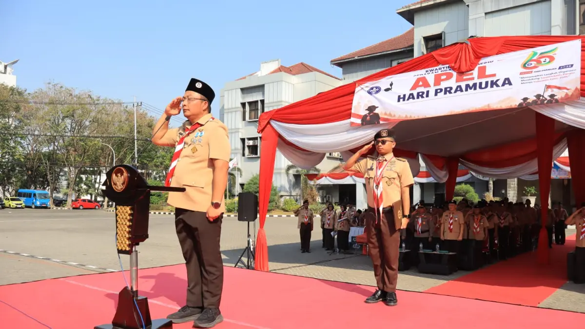 Wakil Bupati Gresik, Asluchul Alif, memimpin Apel Besar Peringatan Hari Pramuka ke-65 Tahun 2026 di halaman Kantor Bupati Gresik. (Foto : Ist/Radar Gresik) 
