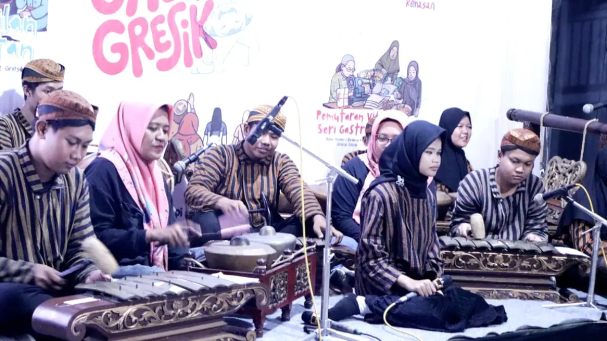 Gagasan manis dari Yayasan Gang Sebelah ini resmi dibuka oleh Bupati Gresik Gus Yani di kawasan cagar budaya Kampung Kemasan. (Foto : Ist/Radar Gresik) 