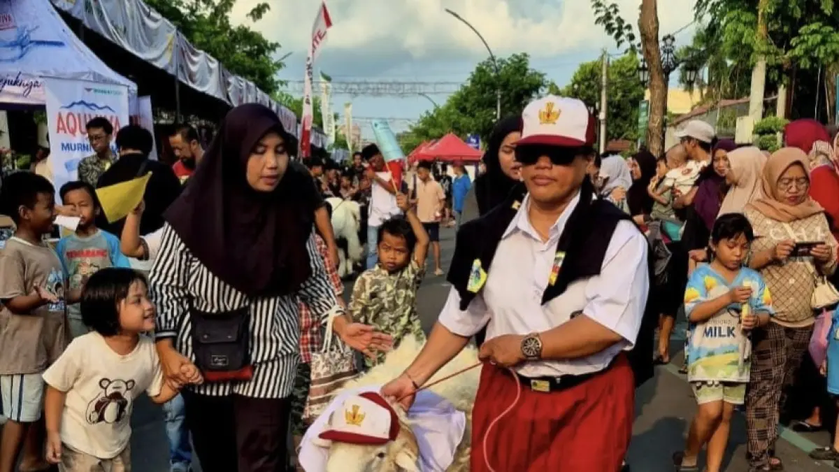 SEMANGAT : Para peternak semangat untuk ikut Domba Run 1K beberapa waktu lalu. (Foto : Fajar/Radar Gresik) 