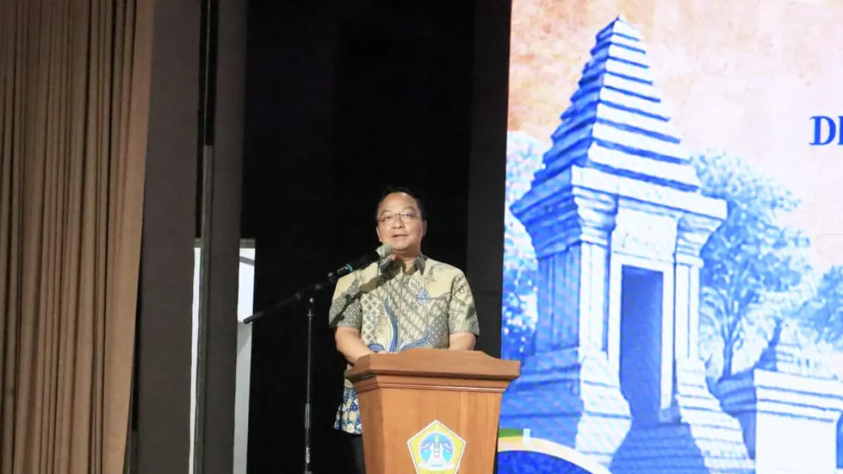 PELANTIKAN DKG: Wakil Bupati Gresik Asluchul Alif secara resmi melantik pengurus Dewan Kebudayaan Gresik (DKG) periode 2026–2029 di Gedung Nasional Indonesia (GNI) Gresik. (Foto: Istimewa/Radar Gresik)