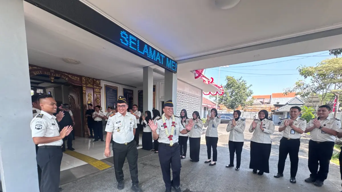 PISAH SAMBUT : Kepala Kanwil Ditjen Pemasyarakatan Jawa Timur Kusnali saat menghadiri pisah sambut Kepala Rutan Gresik dari Eko Widiatmoko kepada Dhimas Isdwiyono. (Foto : Yudhi/Radar Gresik) 