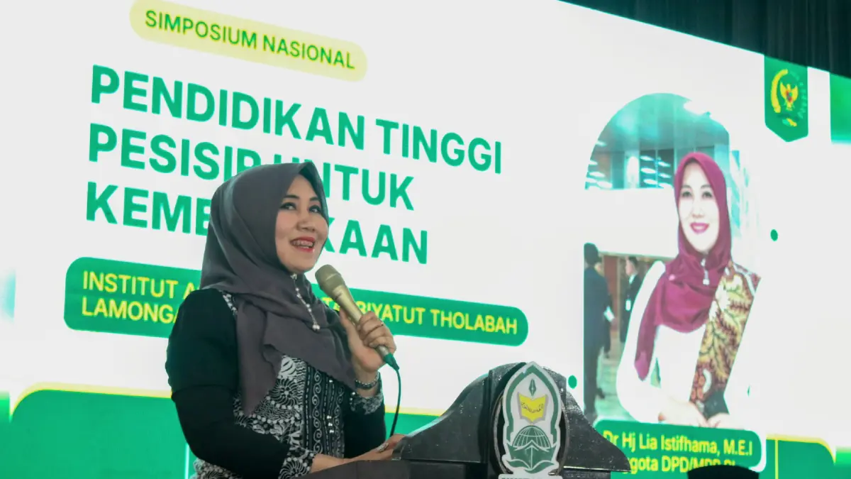 Senator Lia Istifhama saat menyampaikan sambutan di UNITABAH Lamongan. (Foto : Ist/Radar Gresik) 
