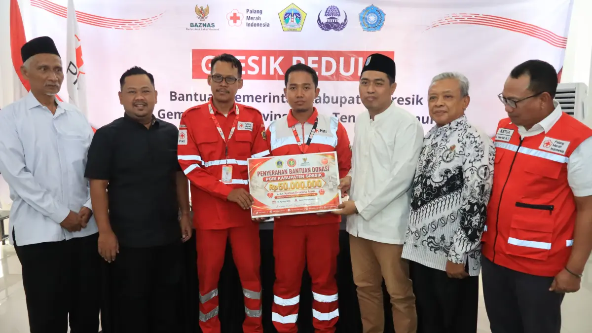 Pemerintah Kabupaten Gresik bersama PMI, Baznas, Korpri, PGRI, TP PKK, dan DWP menghimpun bantuan kemanusiaan sebesar Rp250 juta untuk membantu penanganan bencana gempa bumi di Nusa Tenggara Timur (NTT). (Foto : Ist/Radar Gresik) 