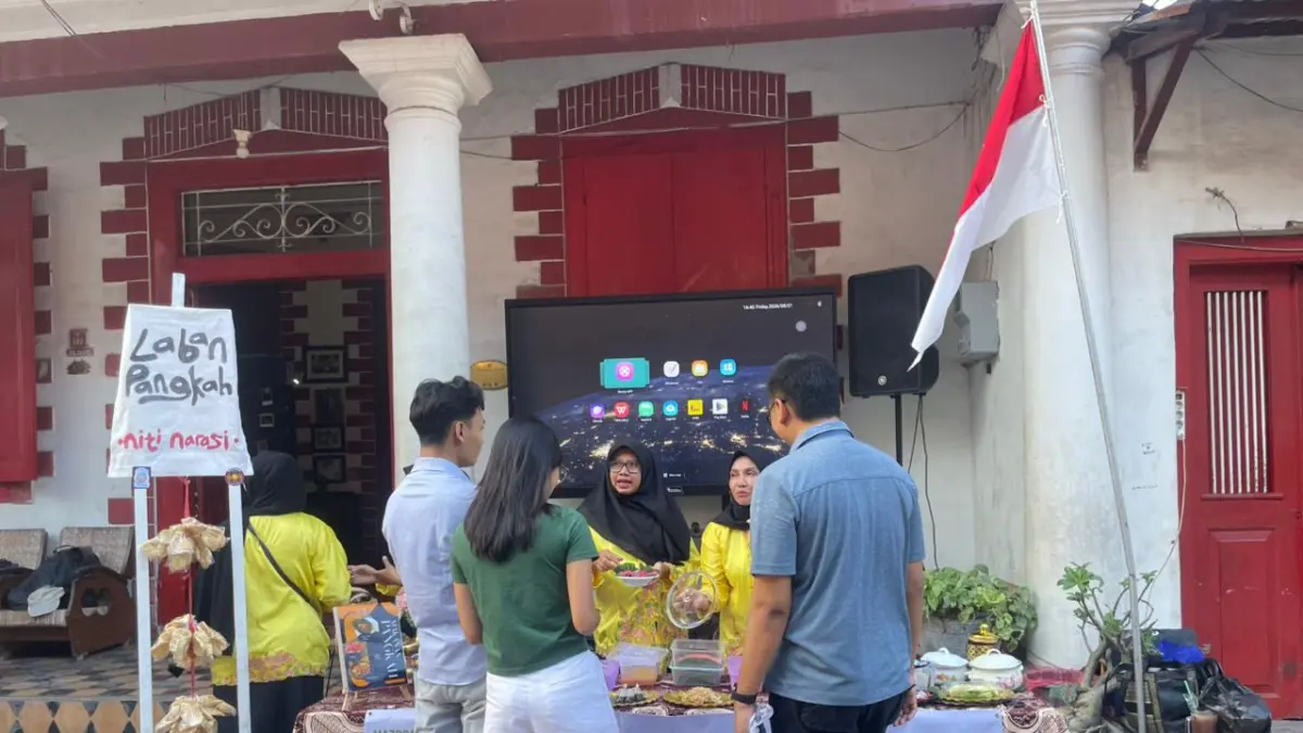 BELAJAR SEJARAH : Suasana Festival Menjadi Gresik angkat ingatan warga sebagai arsip Sejarah Kota Gresik. (Foto : Yudhi/Radar Gresik) 