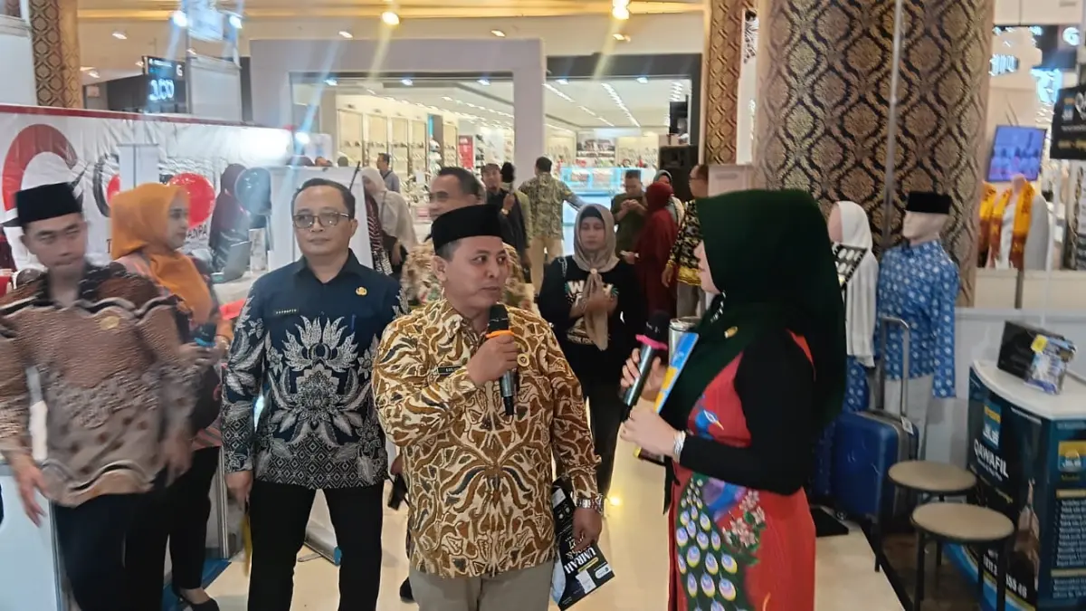 Kemenhaj Gresik dan Pemkab Gresik berkomitmen mendukung penuh sinergi penyelenggaraan pameran Gresik Umrah dan Haji Fest 2026 di Atrium Gressmall Gresik. (Foto : Fajar/Radar Gresik)