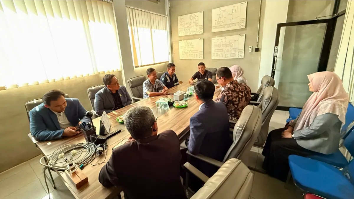 Kunjungan Manajer PLN UP3 Gresik, Sri Wahyuningsih ke pelanggan industri strategis, PT Petrokimia Gresik. menjadi sarana untuk mempererat hubungan sekaligus mendengarkan secara langsung kebutuhan dan masukan.