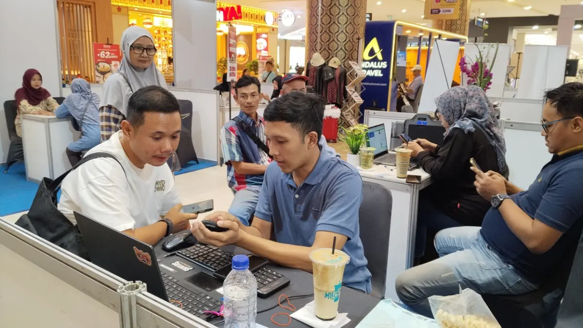 Dispendukcapil Kabupaten Gresik hadirkan layanan administrasi kependudukan yang dibuka Disdukcapil langsung di Gressmall. (Foto : Riri/Radar Gresik)
