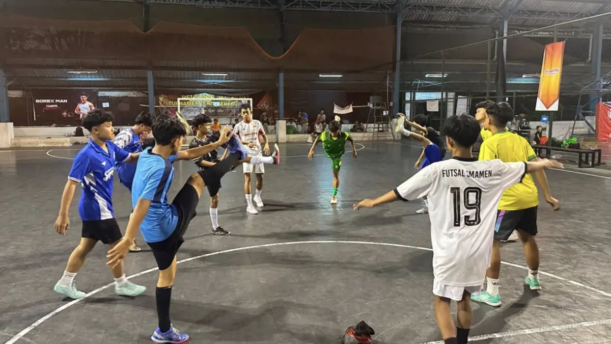 Persiapan : Tim Mini Soccer SMA SIG menggelar latihan menjelang turnamen Bahlil Mini Soccer. (Foto : Ist/Radar Gresik)