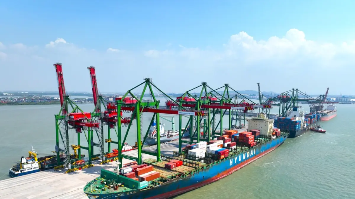 Kinerja positif, arus petikemas Terminal Teluk Lamong naik 12,38 persen. (Foto : Ist/Radar Gresik)