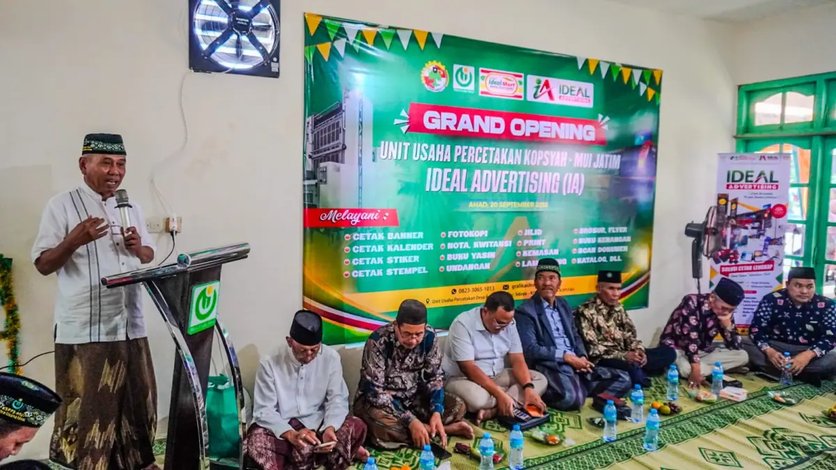 RESMI DIBUKA: Kopsyah MUI Gresik meresmikan unit usaha percetakan Ideal Advertising di Desa Asempapak, Kecamatan Sidayu. (Foto : Ist/Radar Gresik)