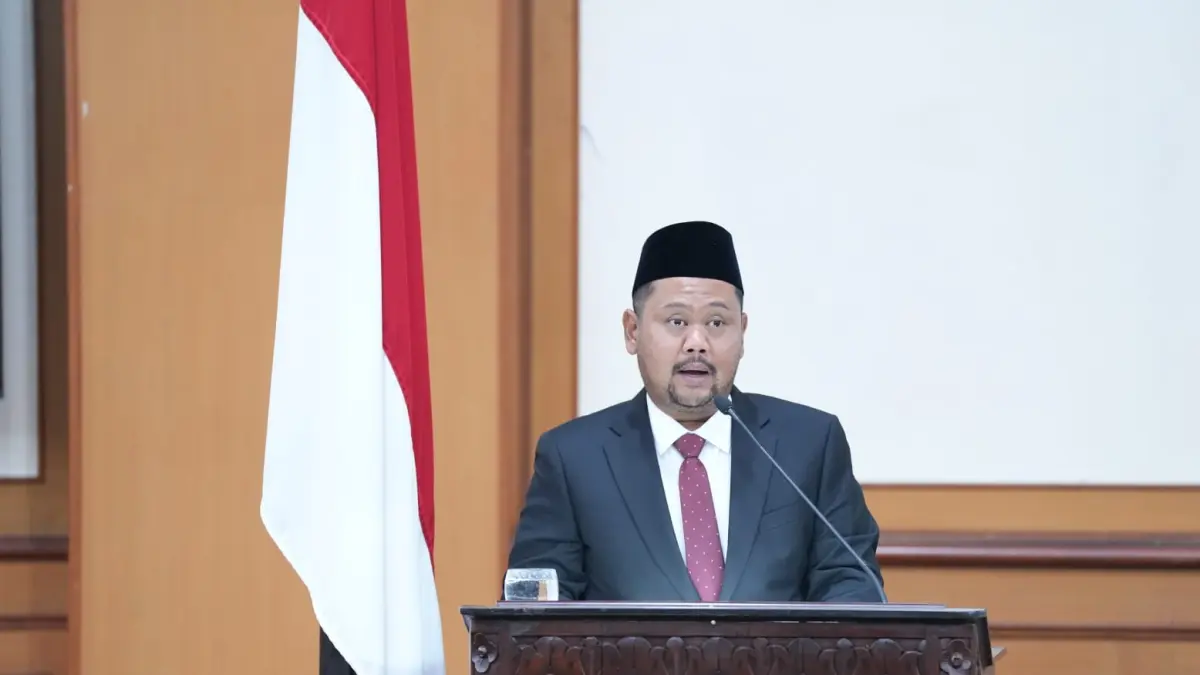 SAMBUTAN : Bupati Gresik, Fandi Akhmad Yani saat sambutan di Rapat Paripurna DPRD Gresik. (Foto : Ist/Radar Gresik)