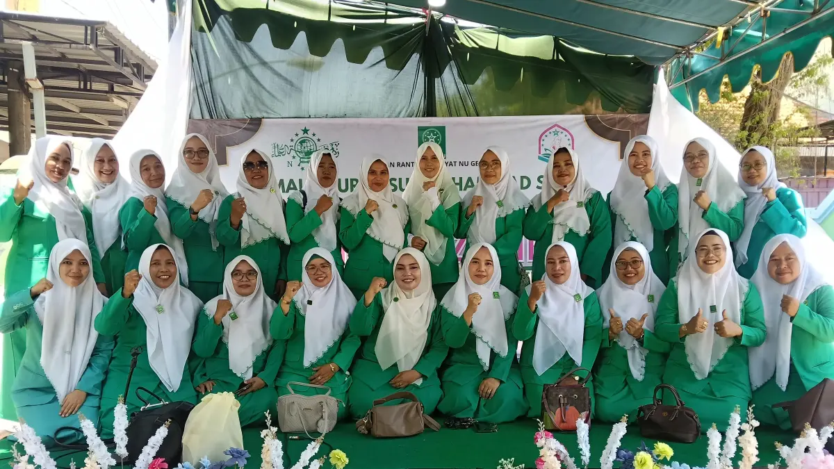 BERTUMBUH: Launching Majelis Fatimah Zahra PR Fatayat NU Gending dalam rangka pemberdayaan perempuan di Kebomas. (Foto : Hany/Radar Gresik)