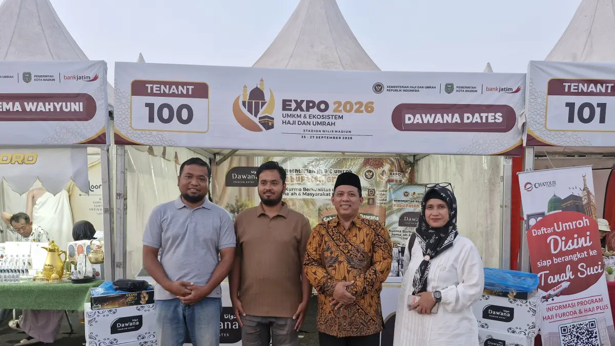 EXPO : Kepala Kantor Kemenhaj Kabupaten Gresik, Lulus saat expo UMKM dan ekosistem haji dan umrah 2026. (Foto : Ist/Radar Gresik)
