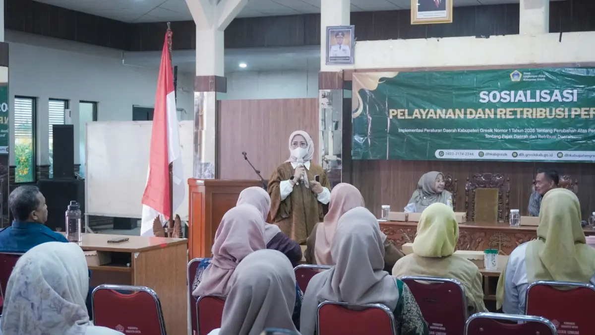 SOSIALISASI : Komisi III DPRD Kabupaten Gresik sosialisasi terkait retribusi sampah bersama DLH Gresik. (Foto : Fajar/Radar Gresik)