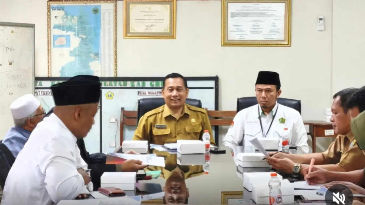 AUDIENSI : Kemenag Gresik bersama Bakesbangpol Gresik saat audiensi edukasi remaja cegah pergaulan bebas. (Foto : Fajar/Radar Gresik)