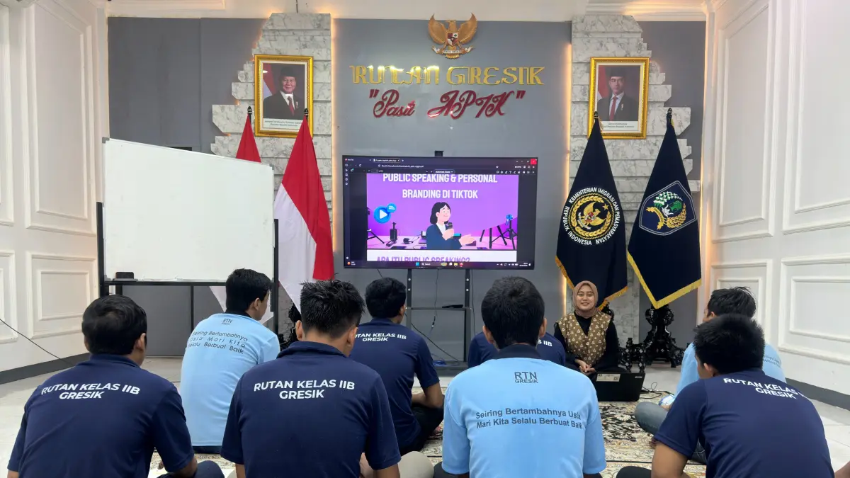 PAKET C : Rutan Kelas IIB Gresik saat menyelenggarakan Kejar Paket C untuk Warga Binaan. (Foto : Ist/Radar Gresik)