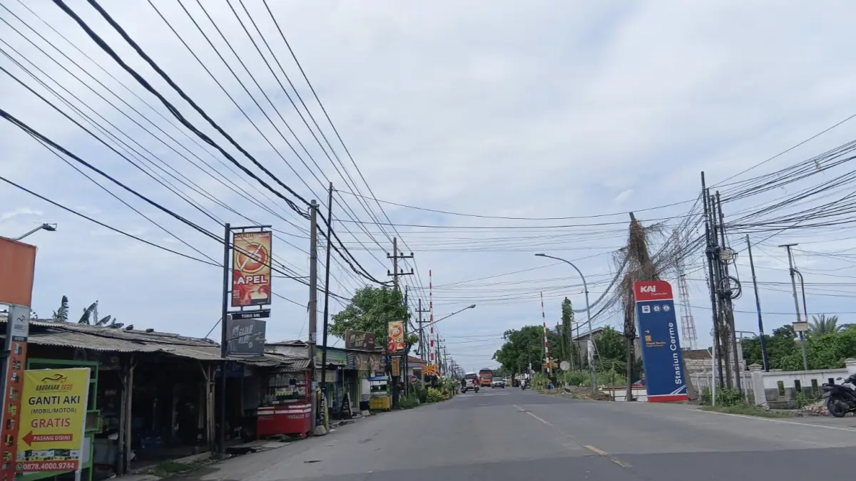 Kondisi Jalan Cerme Kabupaten Gresik saat lenggang. (Foto : Dok/Radar Gresik)