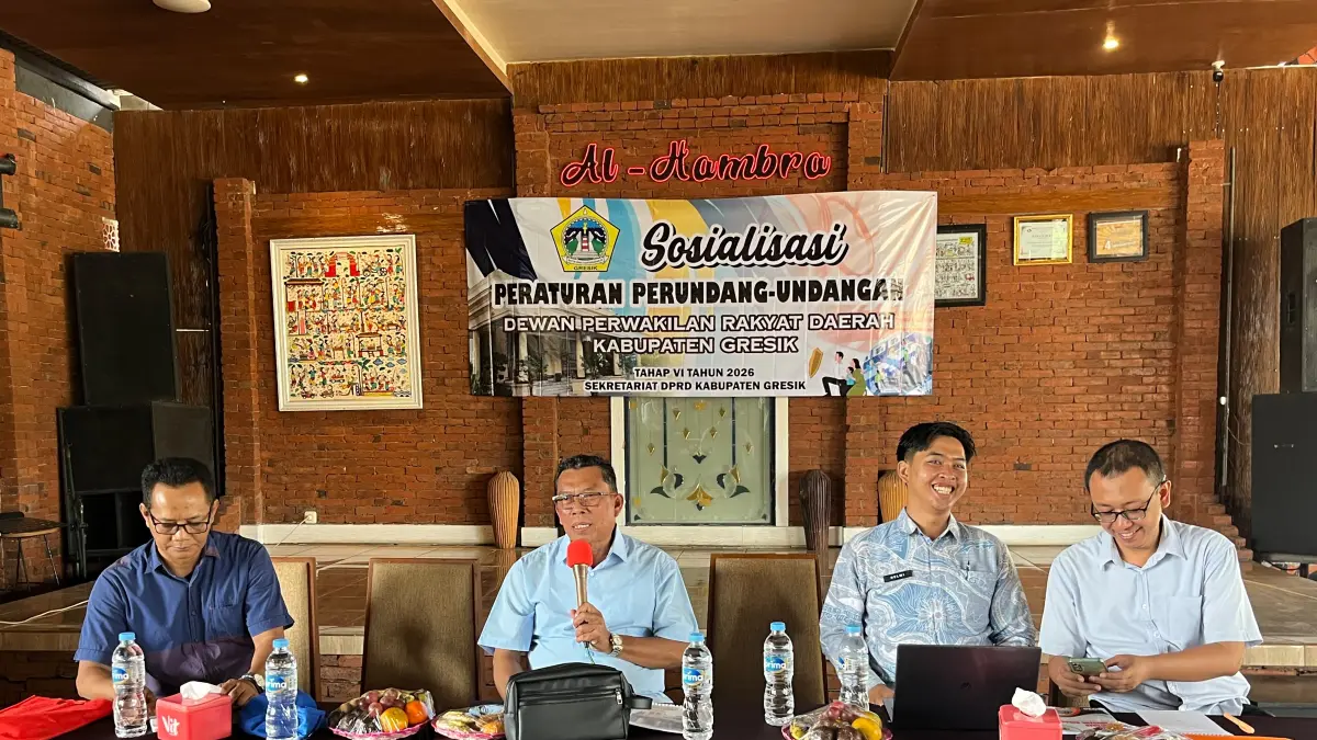 Anggota DPRD Gresik Mustajab saat sosialisasi perda. (Foto : Ist/Radar Gresik)
