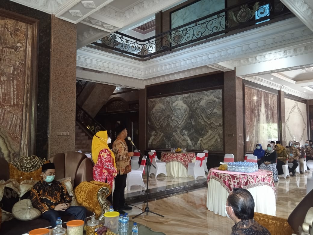 SINERGI: Gus Yani dan Ning Ming memberikan sambutan dihadapan para pejabat yang datang berkunjung.
