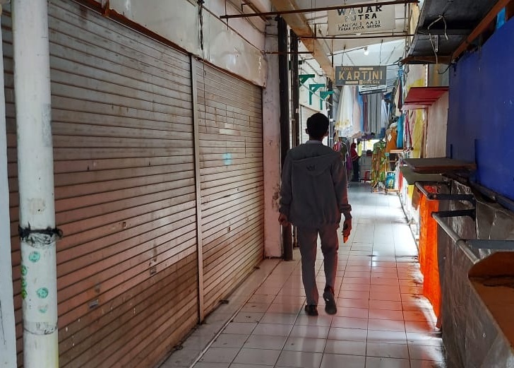 Ratusan pemilik kios di pasar Gresik memiih tutup selama PPKM akibat sepinya pembeli. (Dok/Radar Gresik)