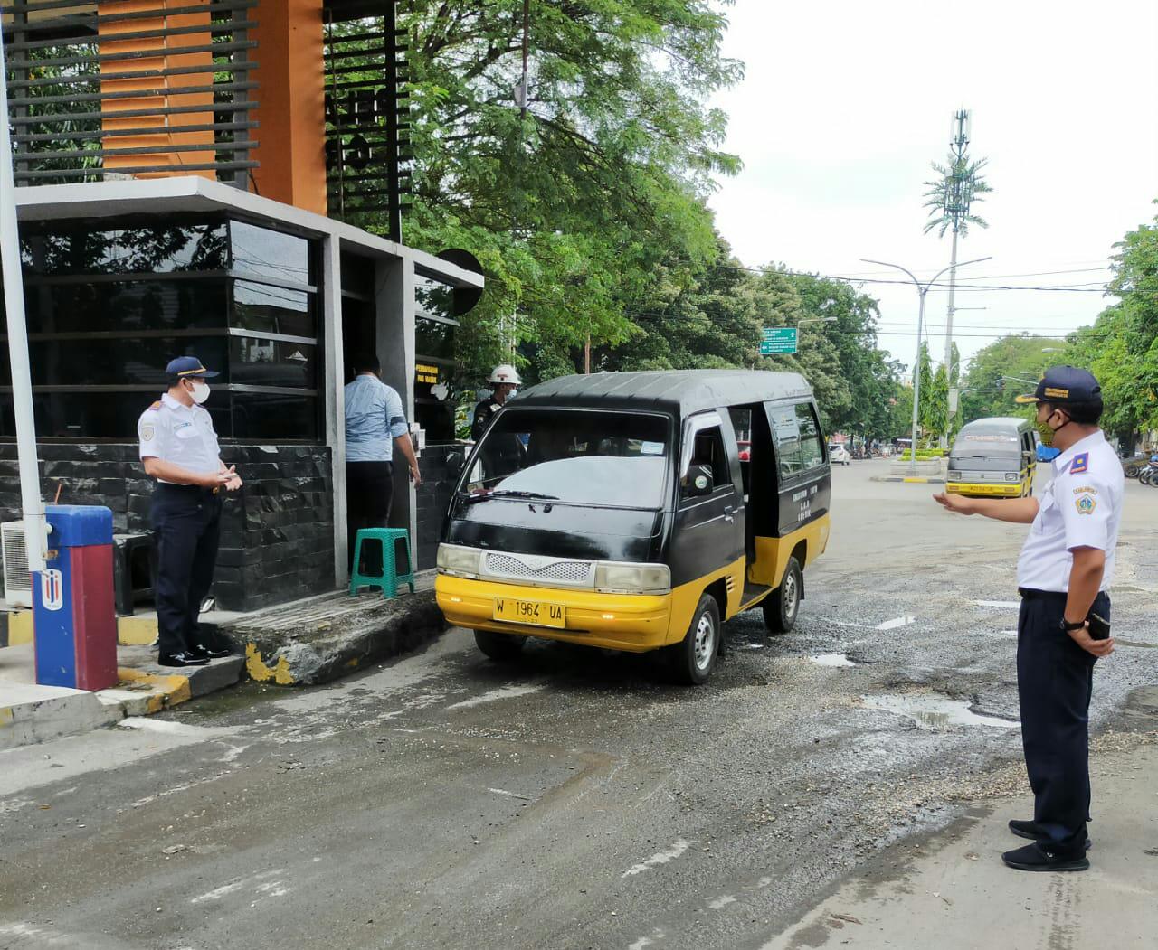 DIPERBOLEHKAN: Dishub Gresik memperbolehkan transportasi angkutan kota (angkot) layani trayek pelabuhan dan Stasiun Indro. (DOK/RADAR GRESIK)