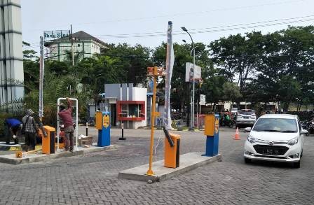 Rugi Rp 400 Juta,  Icon Mall Hapus Parkir Gratis Ojol (Firman/Radar Gresik)