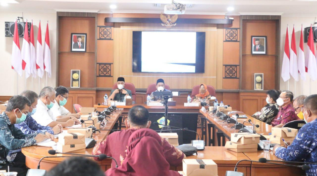 GERAK CEPAT: Pemkab Gresik mengajak jajaran pemerintahan di bawah Bakorwil II Bojonegoro rapat percepatan persoalan Kali Lamong.