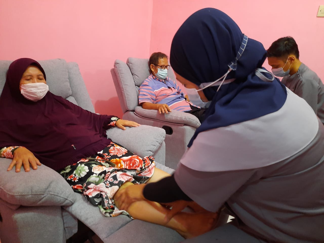 Sakura Beauty Care  juga menyediaka  perawatan untuk bayi dan lansia
