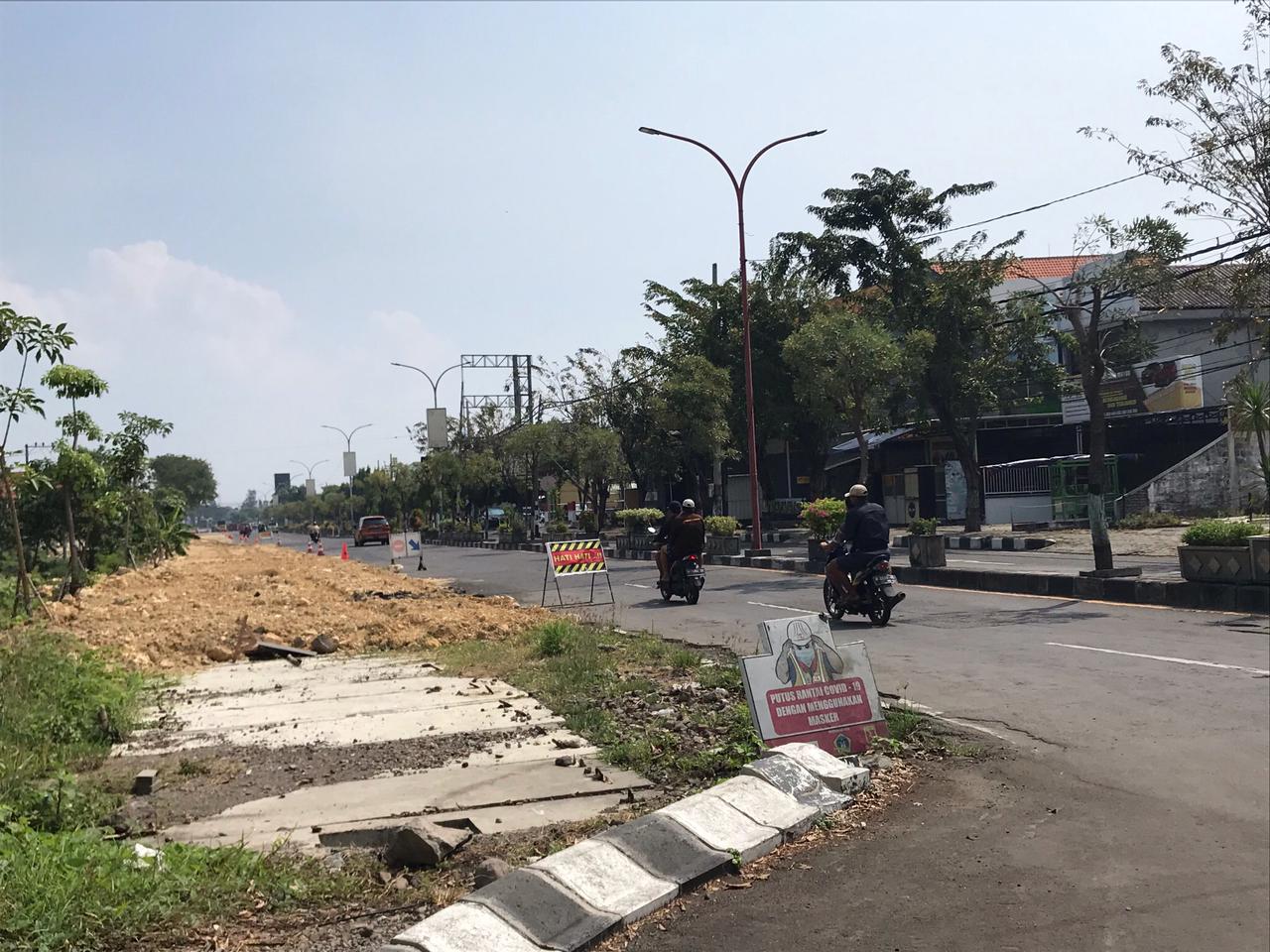MOLOR : Akibat recofusing proyek pelebaran jalan Wahidin dipastikan molor. (Dok/radar Gresik)