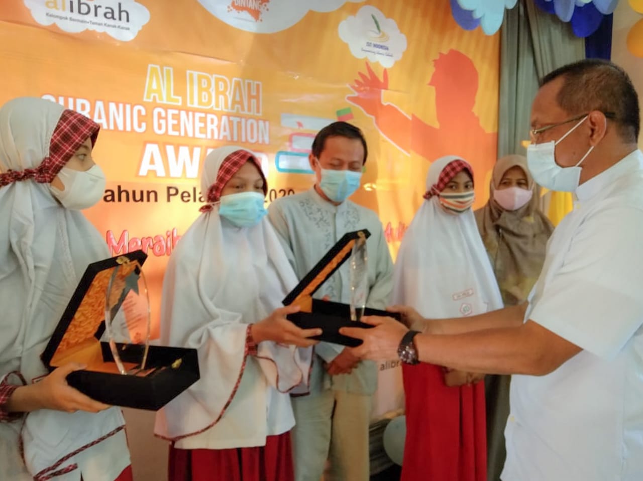 Prestasi : Ketua Yayasan Al Ibrah Ir H Asy