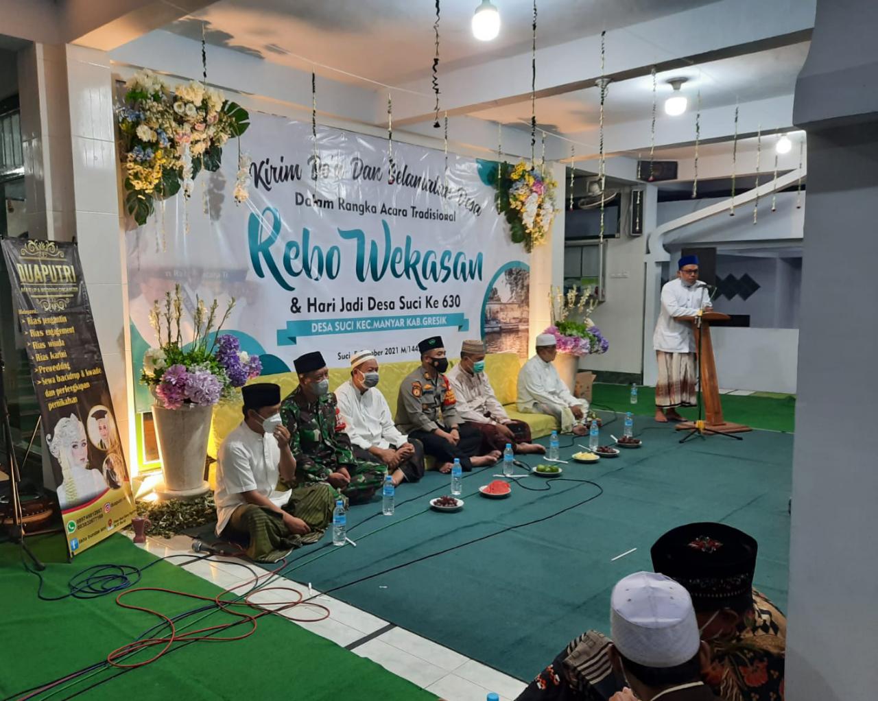 TRADISI: Tradisi Rebo Wekasan digelar tasyakuran dan doa bersama di Masjid Mambaul Thoat di Desa Suci, Kecamatan Manyar.  (Istimewa/Radar Gresik)