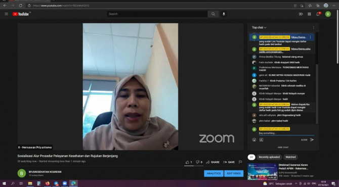 MENGIKUTI : Kepala Kantor BPJS Kesehatan Cabang Gresik, Tutus Novita Dewi  saat mengikuti webinar workshop kemarin.