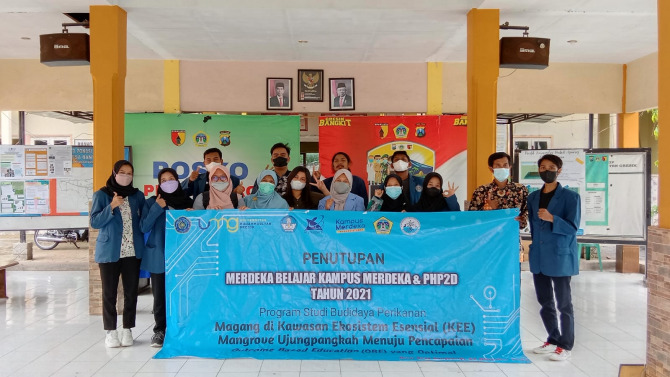 Penutupan Magang Merdeka Belajar Kampus Merdeka (MBKM) di Kawasan Ekosistem Esensial Mangrove Ujungpangkah dan Penyerahan 1 unit Keramba Apung Kerang Hijau (KAKH) Prodi Budidaya Perikanan Universitas Muhammadyah Gresik (UMG) ke Pengurus Banyuurip Mangrove