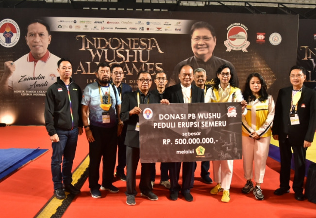 Pengurus Besar Wushu Indonesia (PB WI) pimpinan Airlangga Hartarto menunjukkan kepedulian terhadap korban bencana alam erupsi Gunung Semeru dengan menyerahkan bantuan senilai Rp500 juta melalui Yellow Clinic.