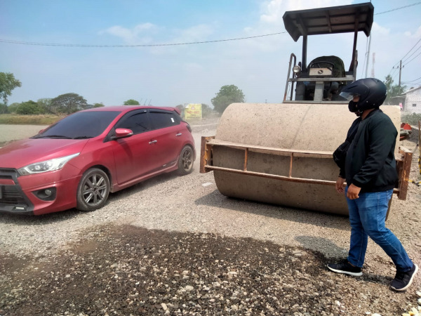 DIKEBUT: Proyek pembangunan Jalan Betoyo terus dikebut pelaksanaannya oleh kontraktor. (Dok/Radar Gresik)