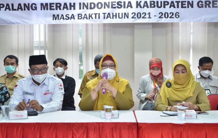 SARASEHAN: Wabup Aminatun Habibah saat memberikan arahan kepada formatur kepengurusan baru PMI Gresik.  (Dok/Radar Gresik)