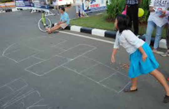 Dolanan khas Gresik Ongsrotan (kaskus Radar Gresik)