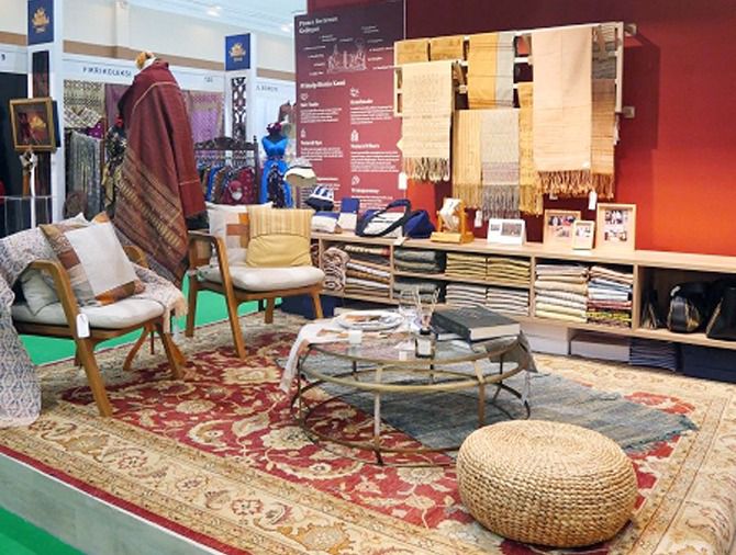 Pameran Tenun Batak, Ekosistem Budaya & Masyarakat diselenggarakan Rumah Komunitas Jabu Bonang dan PT Toba Tenun Sejahtera berlangsung sejak 9-13 Februari 2022 di JCC Hall A Jakarta. (Istimewa/Radar Gresik)