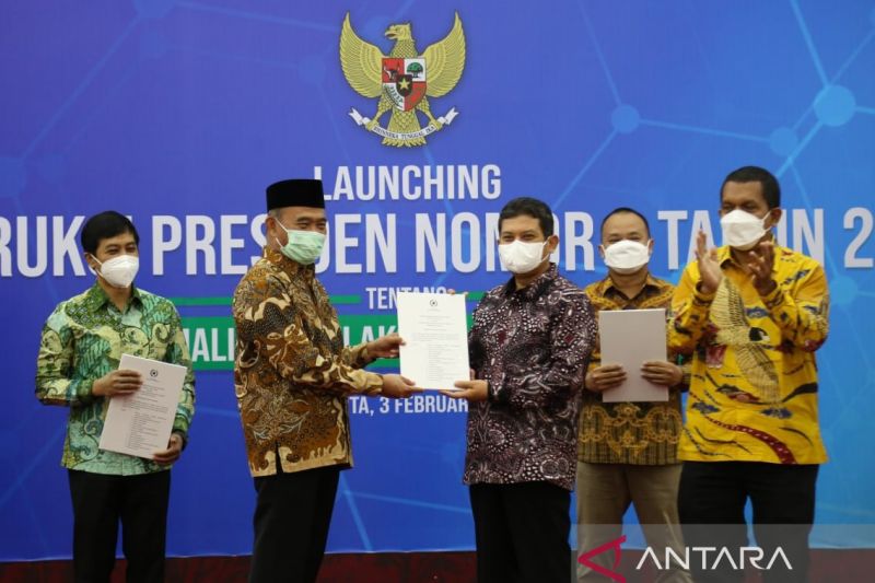 KOLABORASI: Direktur BPJS Kesehatan berkolaborasi dengan 30 kementerian/lembaga guna memperluas cakupan kepesertaan, Jakarta (21/2). (FOTO : ANTARA)