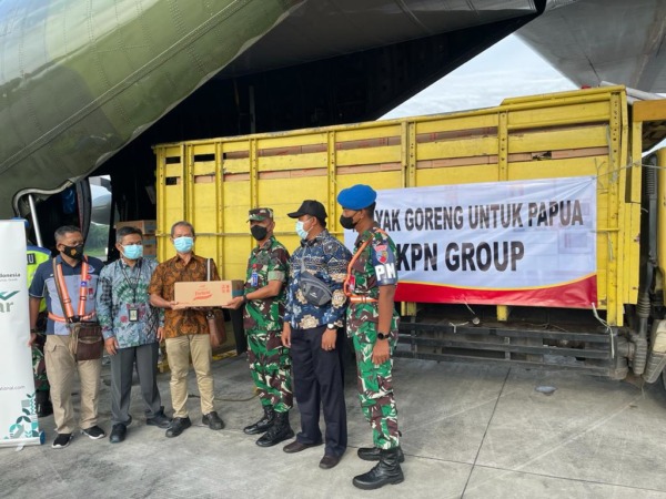 Kementerian Perdagangan dibantu TNI melakukan pengiriman stok minyak goreng ke Sorong, Jayapura dan Marauke untuk mendukung ketersediaan minyak goreng di Provinsi Papua dan Papua Barat. (Kemendag for JawaPos.com)