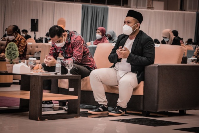KERJASAMA: Bupati Gresik, Fandi Akhmad Yani saat membicarakan kerjasama dengan Unesa, kemarin. (ISTIMEWA/RADAR GRESIK)