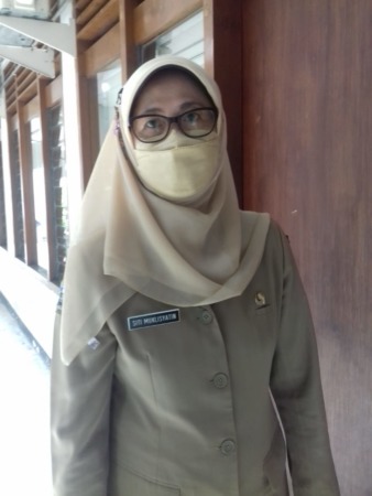 Sekretaris Disdukcapil Gresik, Siti Muklisyatin. (Dok./Radar Gresik)