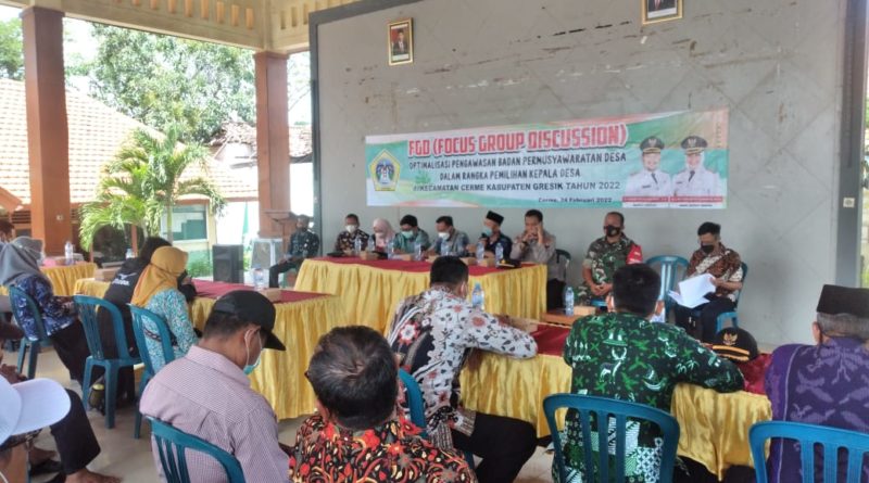 DISKUSI: Jajaran Forkopimcam Kecamatan Cerme melakukan Focus Group Discussion (FGD) di kantor Kecamatan Cerme. (ISTIMEWA/RADAR GRESIK)