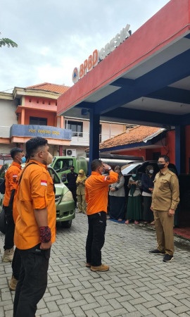 STERILISASI: Kantor BPBD Gresik ditutup selama dua hari usai ditemukannya 19 pegawai yang terpapar Covid-19. (Dok.Radar Gresik)