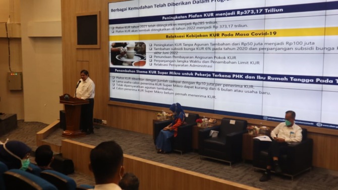 Menteri Koordinator Bidang Perekonomian Airlangga Hartarto saat menyampaikan keynote speech pada acara Kuliah Umum yang bertajuk Strategi Percepatan Pengembangan Digitalisasi dan Kewirausahaan Pada Mahasiswa yang berlangsung di Universitas Islam Negeri Ra