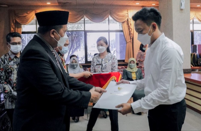 Sedikitnya 26 orang lulusan Politeknik Keuangan Negara – Sekolah Tinggi Akuntansi Negara (PKN-STAN) tahun 2021 (Dok/Radar Gresik)