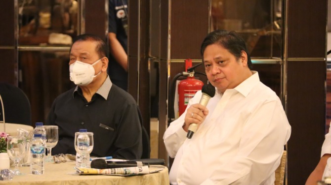 Menteri Koordinator Perekonomian Airlangga Hartarto ketika memimpin High Level Meeting Tim Pengendalian Inflasi Pusat (HLM TPIP) yang diselenggarakan secara virtual pada hari Rabu (9/03). (ISTIMEWA/RADAR GRESIK)