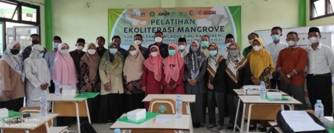 PEJUANG LINGKUNGAN: Program CSR Mangrove Biru Kalimireng PT. Cargill Indonesia – Cocoa and Chocolate Gresik, bersama Biologi ITS Surabaya, Yayasan Esa Khatulistiwa dan Armapala gelar pelatihan Ekoliterasi Mangrove untuk 10 sekolah dampingan di 3 Desa Many