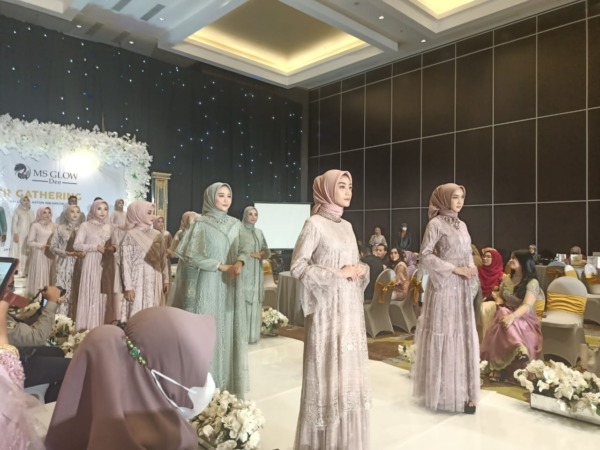 Java Moslem Fashion menampilkan sejumlah koleksi untuk mengabadikan setiap momen berharga saat Lebaran. (Dok./Radar Gresik)