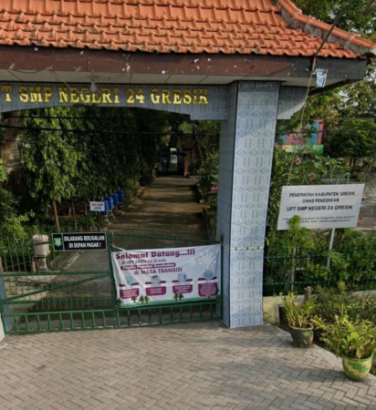 Belum Selesai : Rehab SMPN 24 Gresik hingga kini masih menyisakan persoalan. (firman/radar gresik)